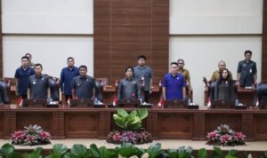 Rapat Paripurna DPRD Sulut bersama Gubernur Sulut Yulius Selvanus