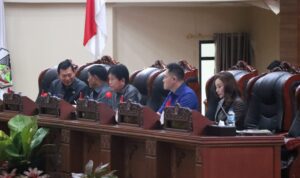 Rapat Paripurna DPRD Sulut