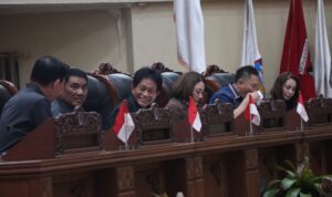 Rapat Paripurna DPRD Sulut