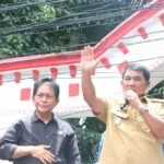 Gubernur Sulut dan Ketua DPRD Sulut saat temui Massa aksi di depan kantor Gubernur