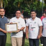 Ketum KONI Sulut, BJW dampingi Gubernur Sulut dan Wagub Sulut serahkan Penghargaan