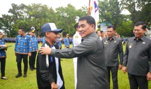 Gubernur Sulut memberikan Penghargaan kepada Perwakilan Pemuda