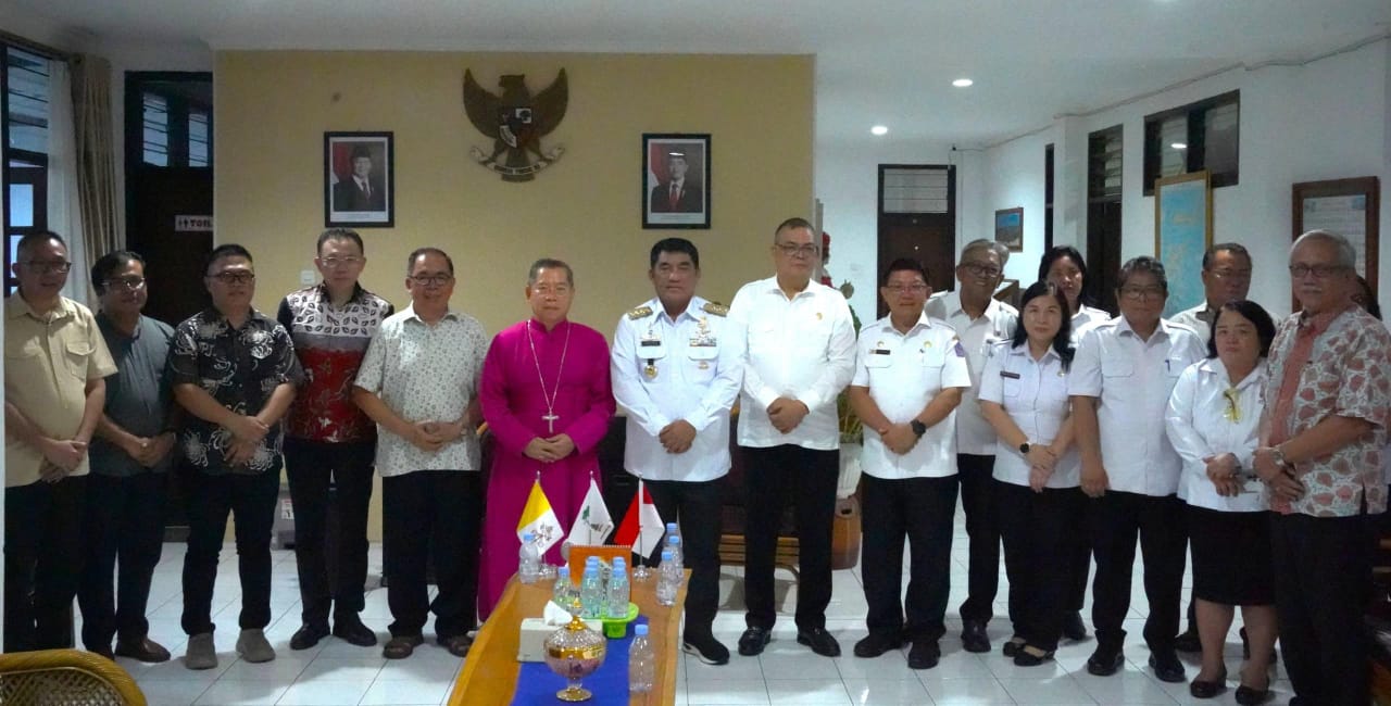 Panitia Pesparani Katolik bersama gubernur sulut