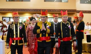 Gubernur Sulut Yulius Selvanus menghadiri HUT Minut ke-22 Tahun