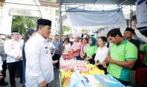 Gubernur Sulut Yulius Selvanus Tinjau Gerakan Pangan Murah, Pastikan Stok Aman dan Harga Stabil