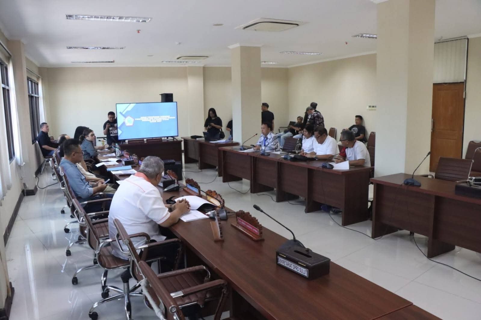 Akhiri Penantian Menahun, Pemprov Sulut Ambil Alih Perbaikan Jalan Perumahan Permata Klabat Minut Akhiri Penantian Menahun, Pemprov Sulut Ambil Alih Perbaikan Jalan Perumahan Permata Klabat Minut